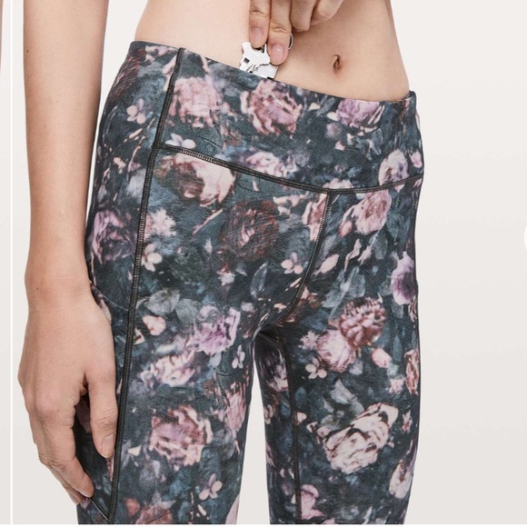 Lululemon Speed Up leggings Tight *28"
Frosted Rose Multi blue gray - Picture 4 of 4